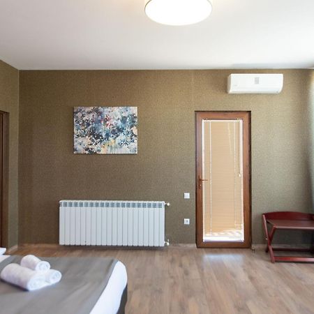 Kraveli Hotel Тбилиси Екстериор снимка