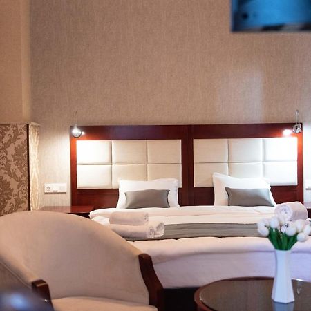 Kraveli Hotel Тбилиси Екстериор снимка