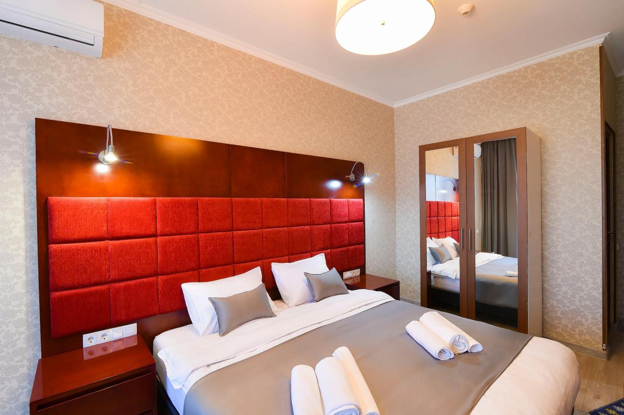 Kraveli Hotel Тбилиси Екстериор снимка