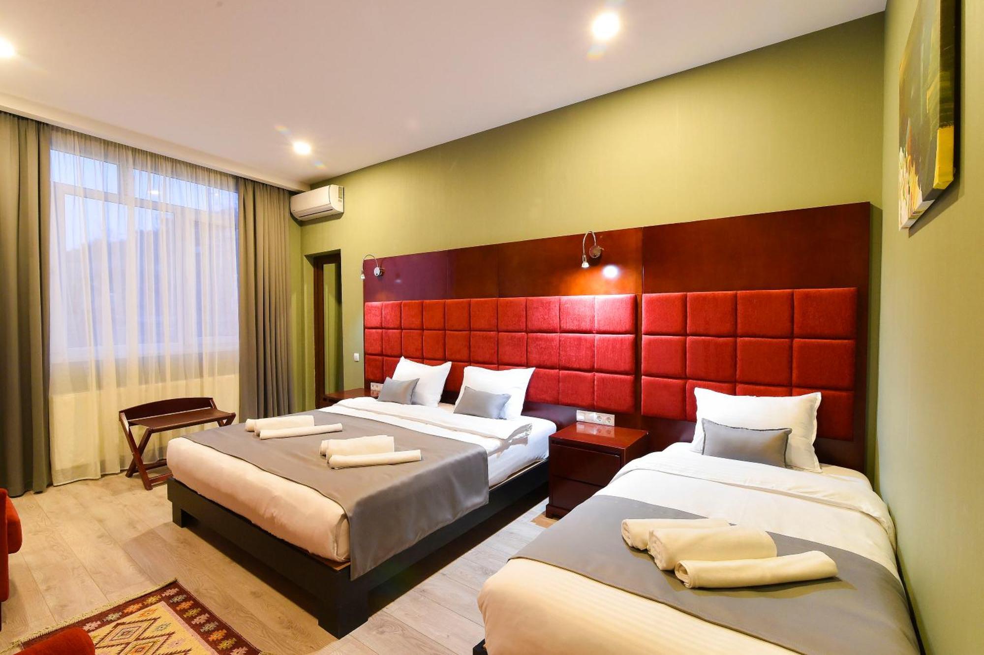 Kraveli Hotel Тбилиси Екстериор снимка