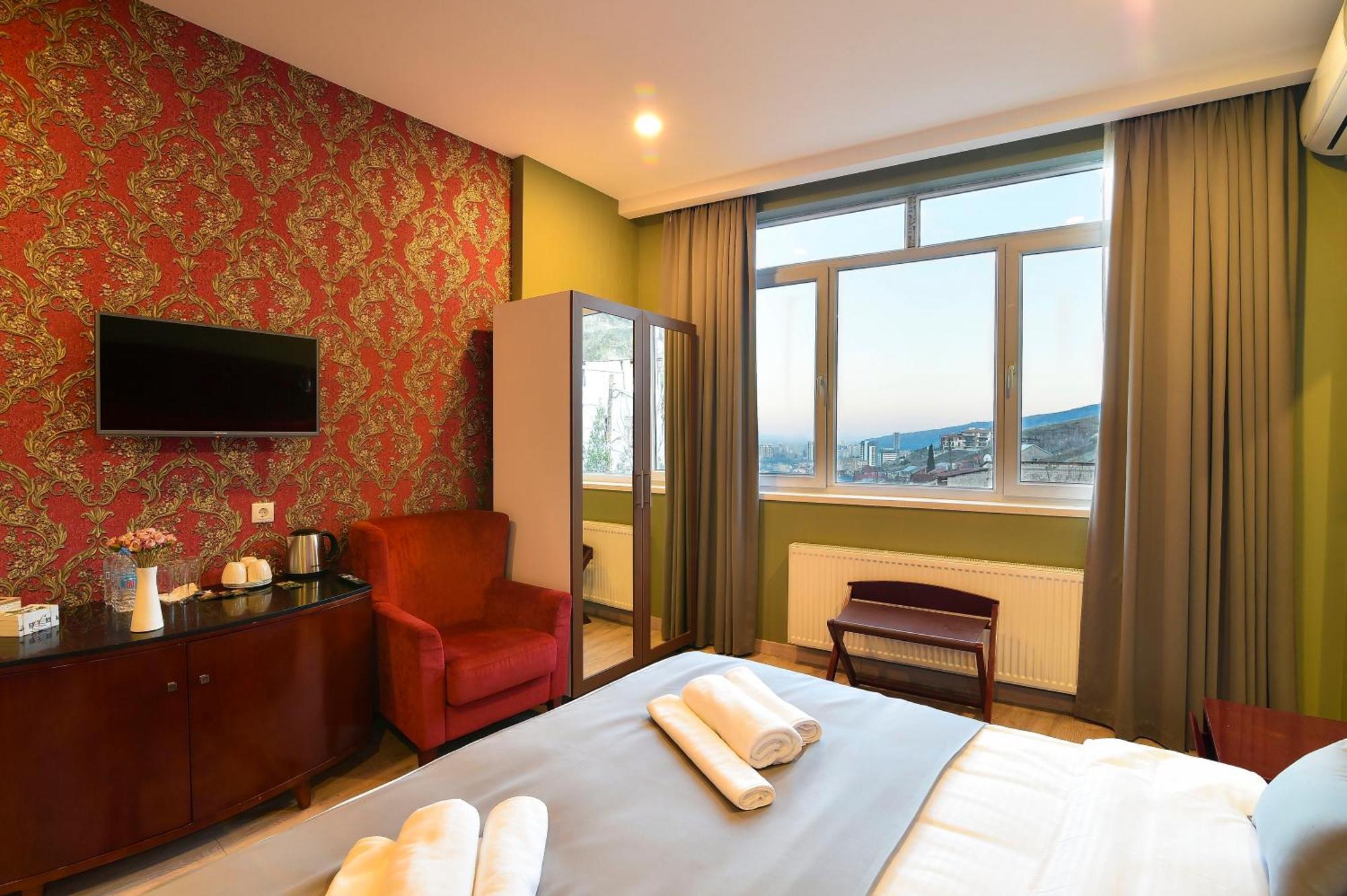 Kraveli Hotel Тбилиси Екстериор снимка