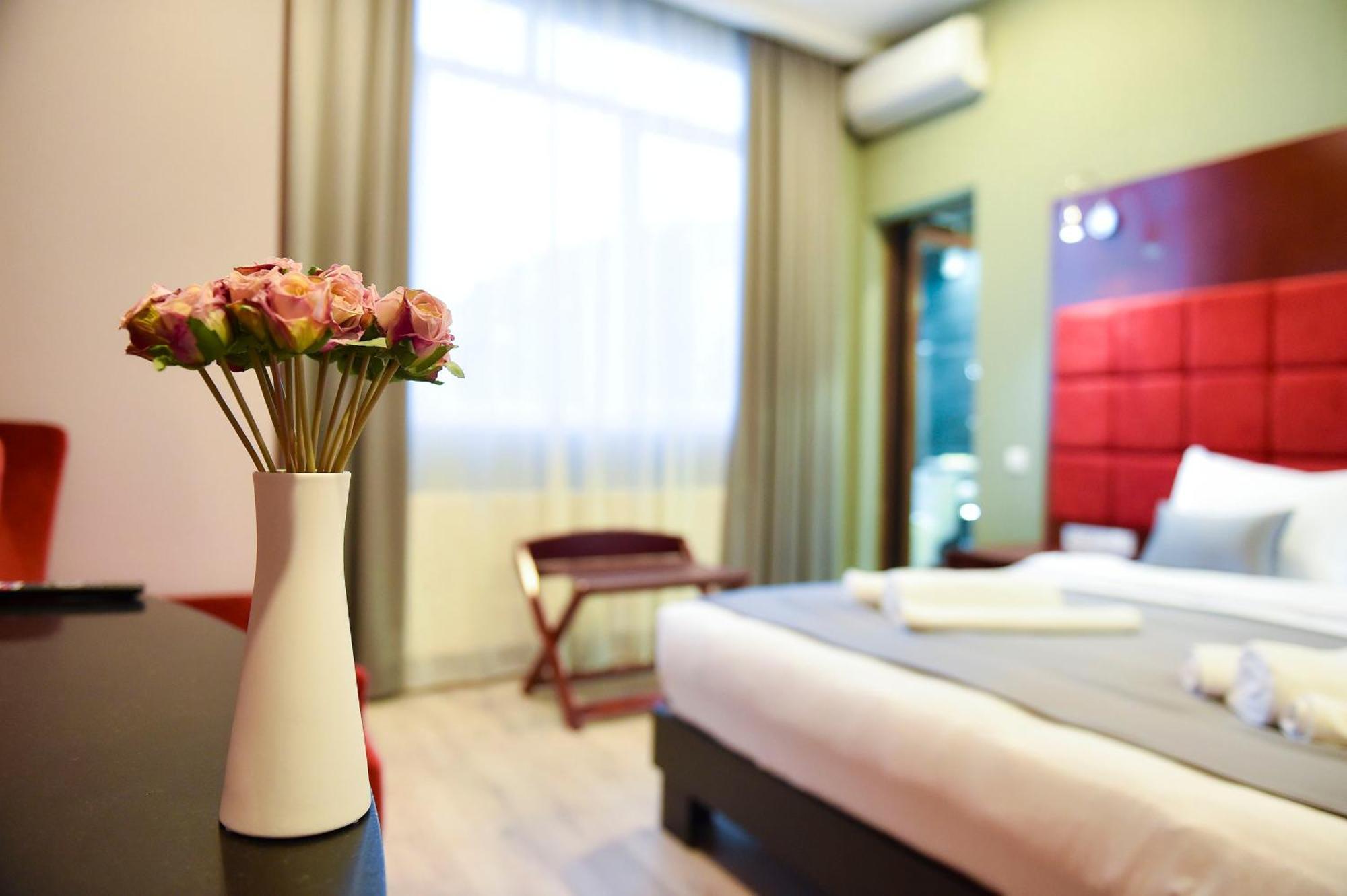 Kraveli Hotel Тбилиси Екстериор снимка