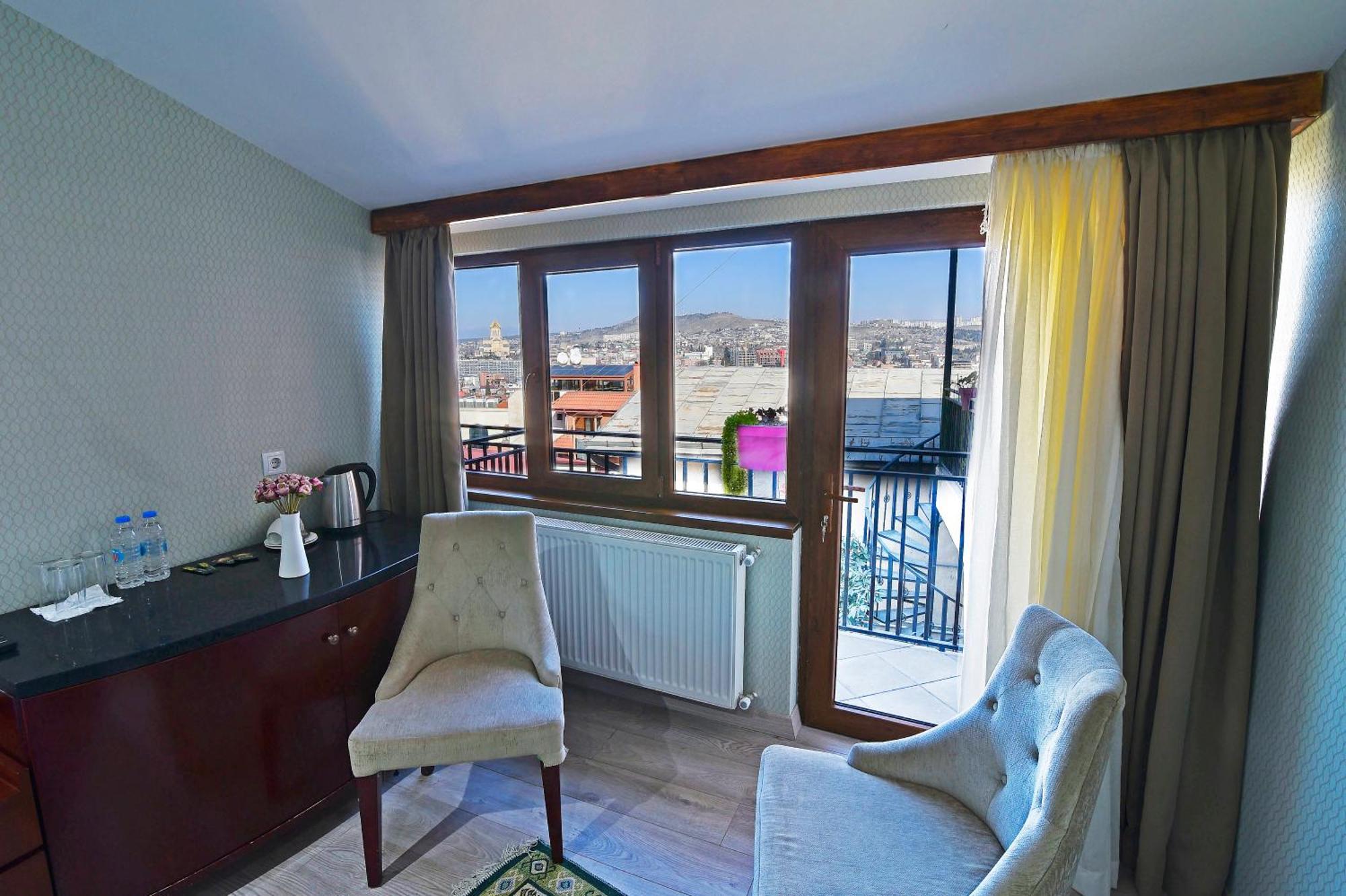 Kraveli Hotel Тбилиси Екстериор снимка