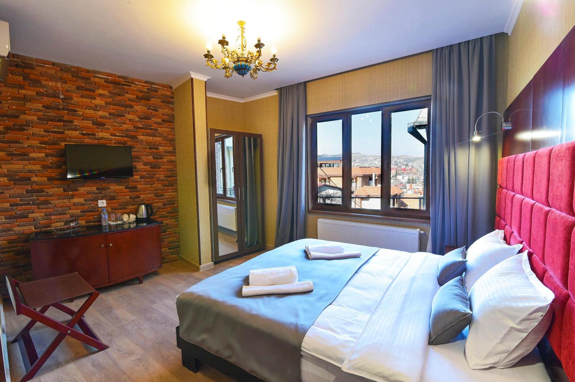 Kraveli Hotel Тбилиси Екстериор снимка
