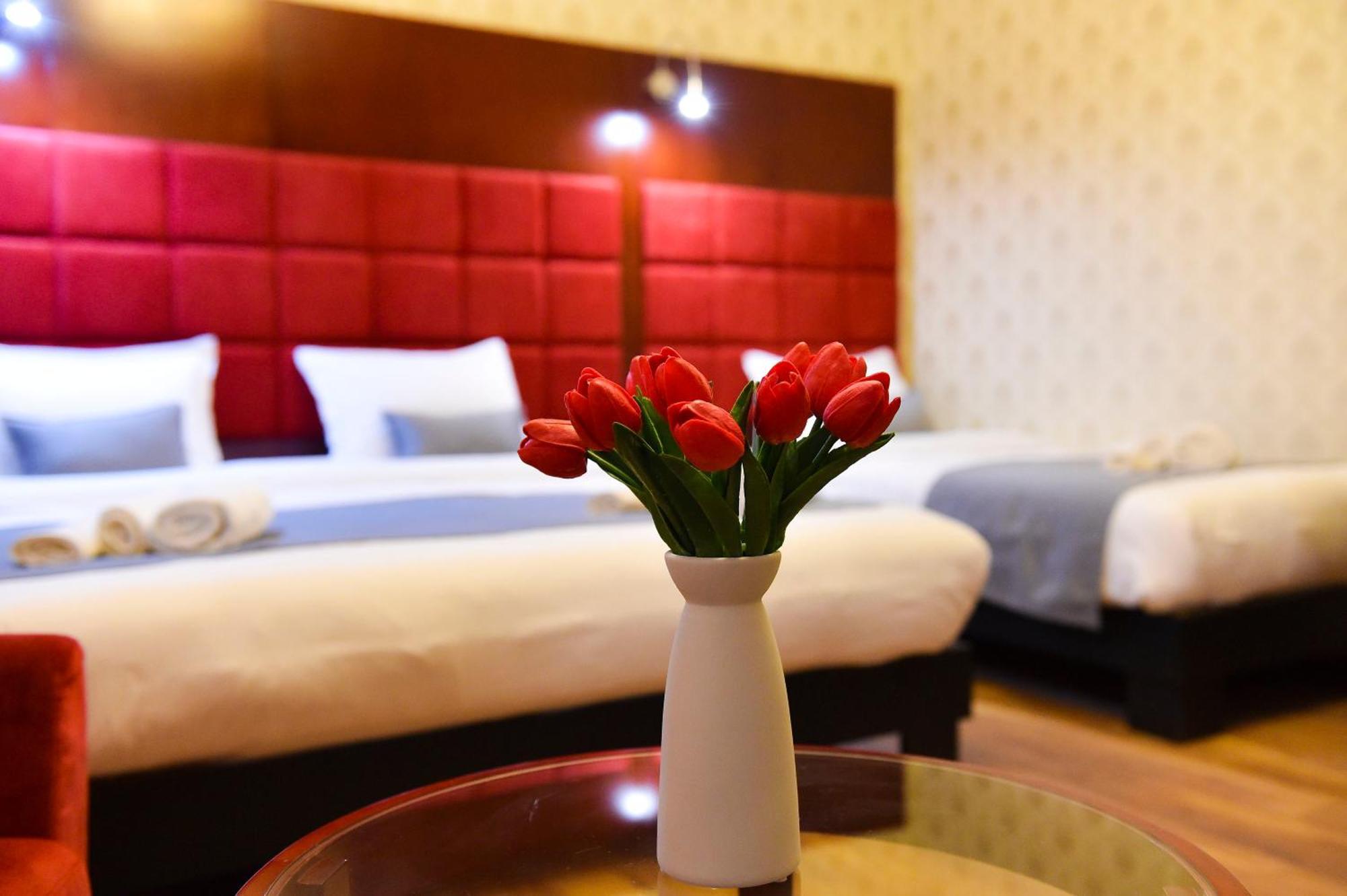 Kraveli Hotel Тбилиси Екстериор снимка