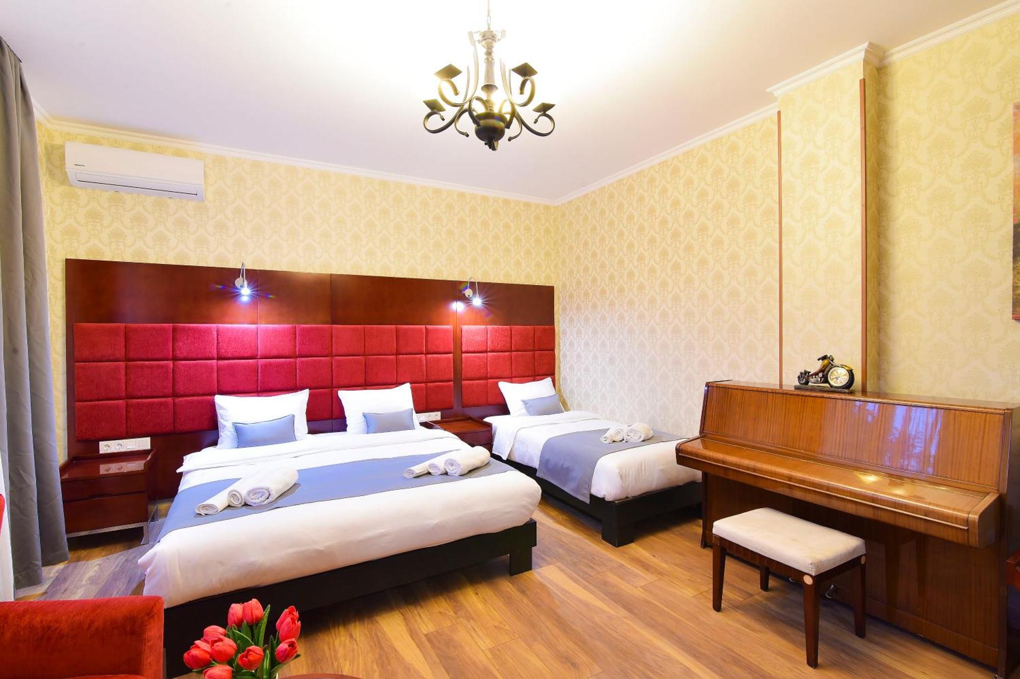 Kraveli Hotel Тбилиси Екстериор снимка