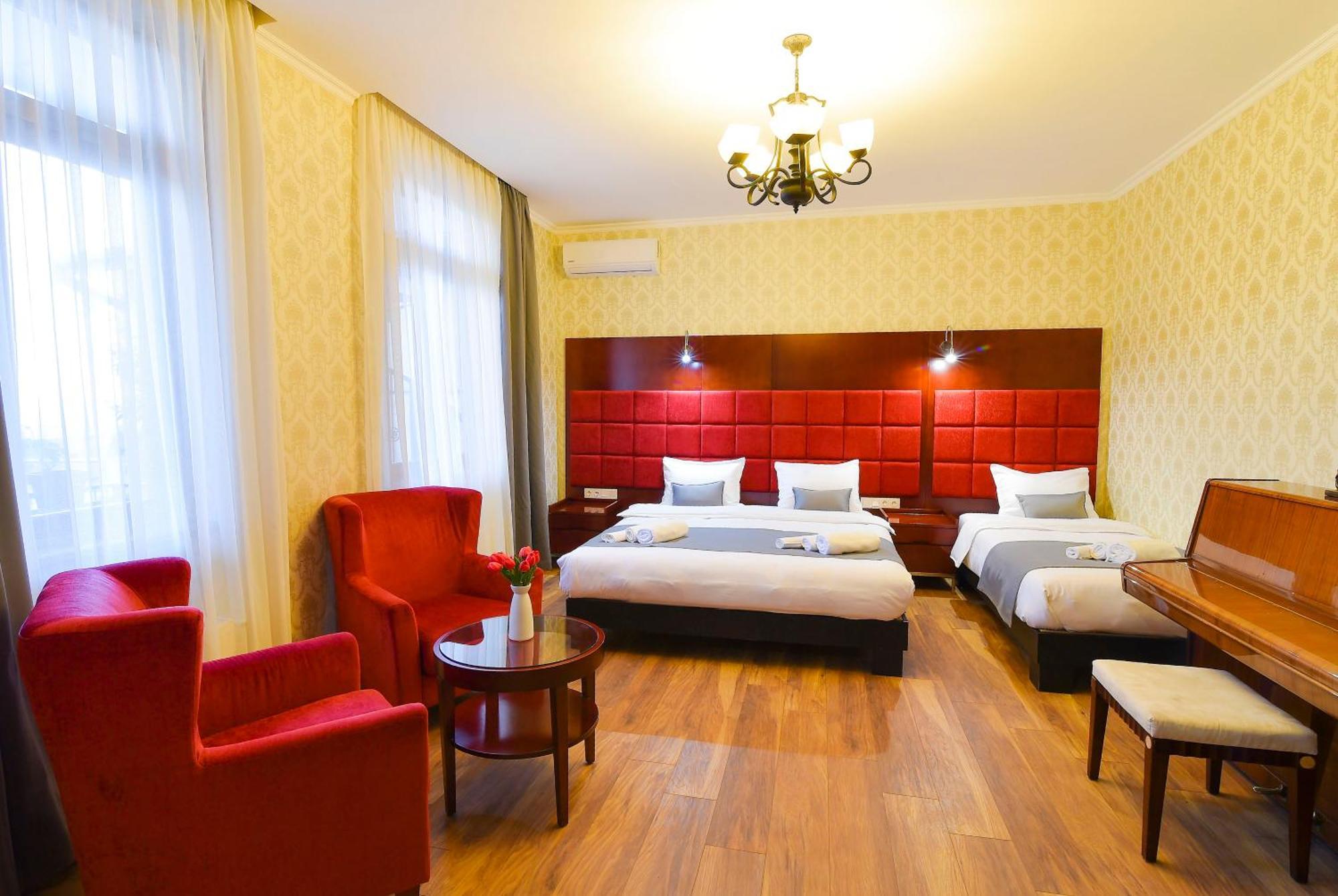 Kraveli Hotel Тбилиси Екстериор снимка