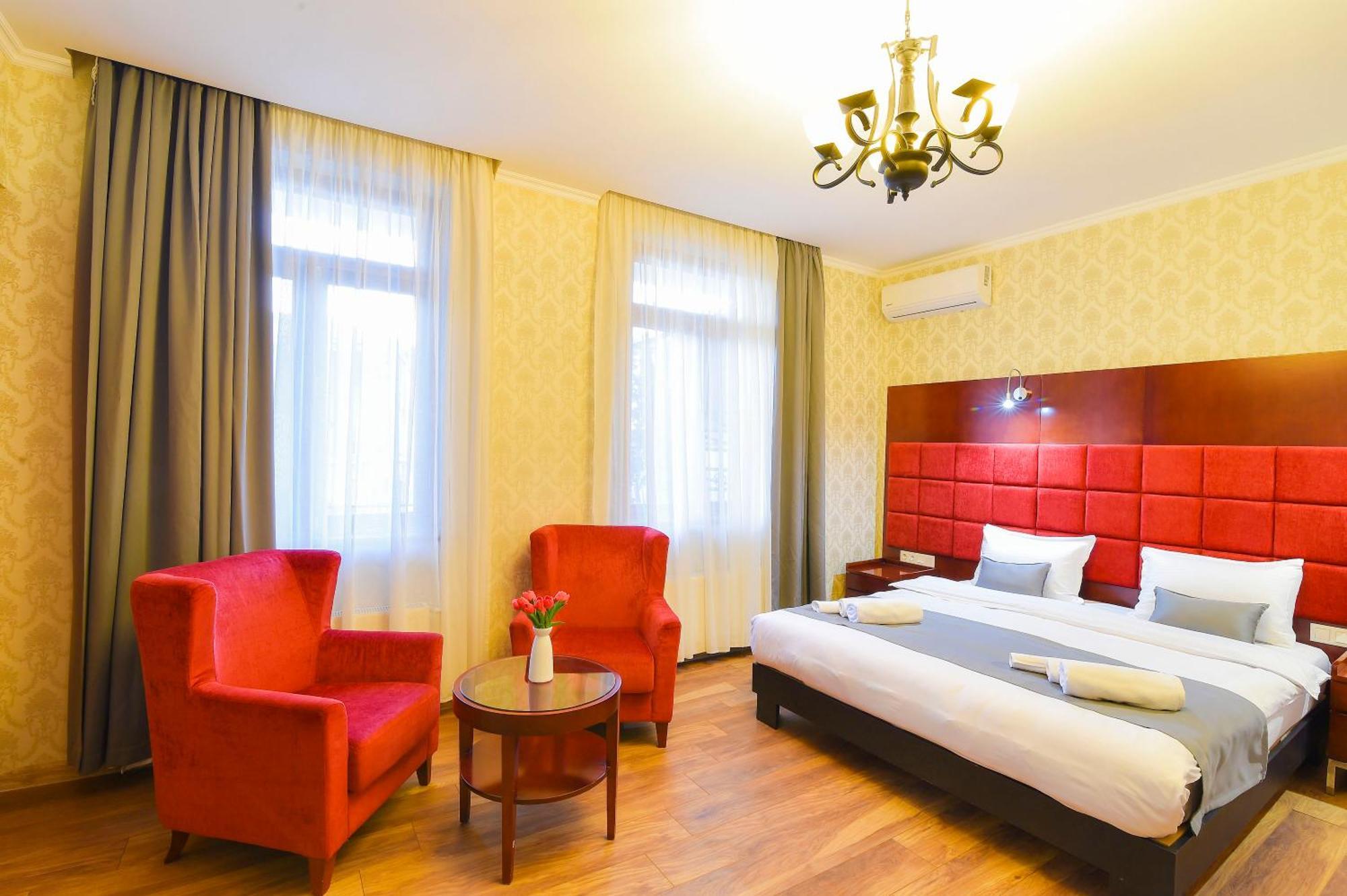 Kraveli Hotel Тбилиси Екстериор снимка