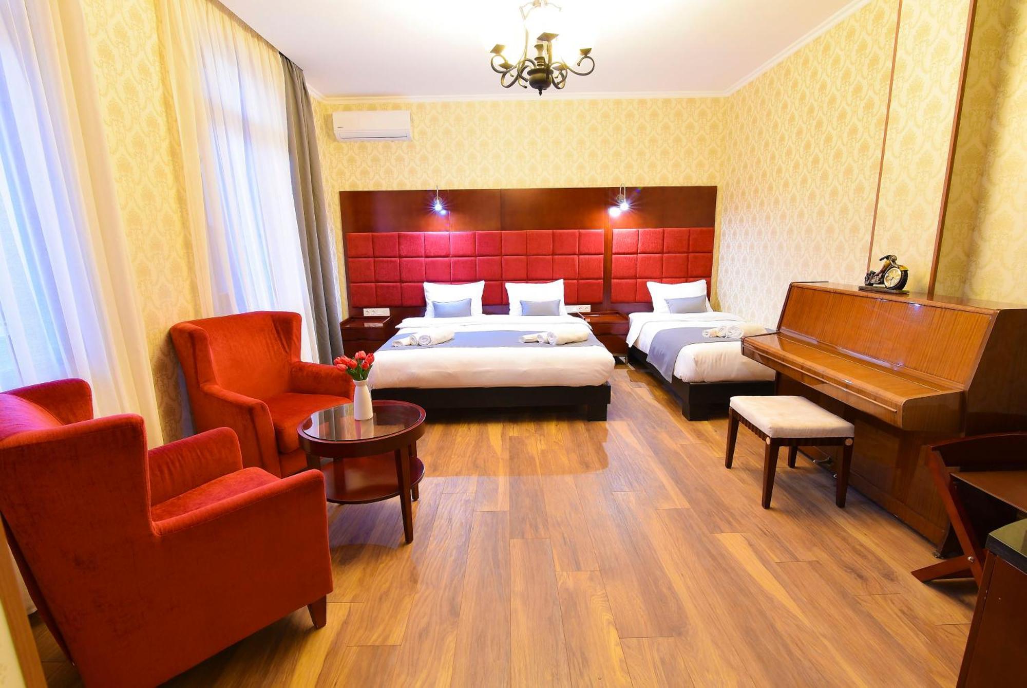 Kraveli Hotel Тбилиси Екстериор снимка