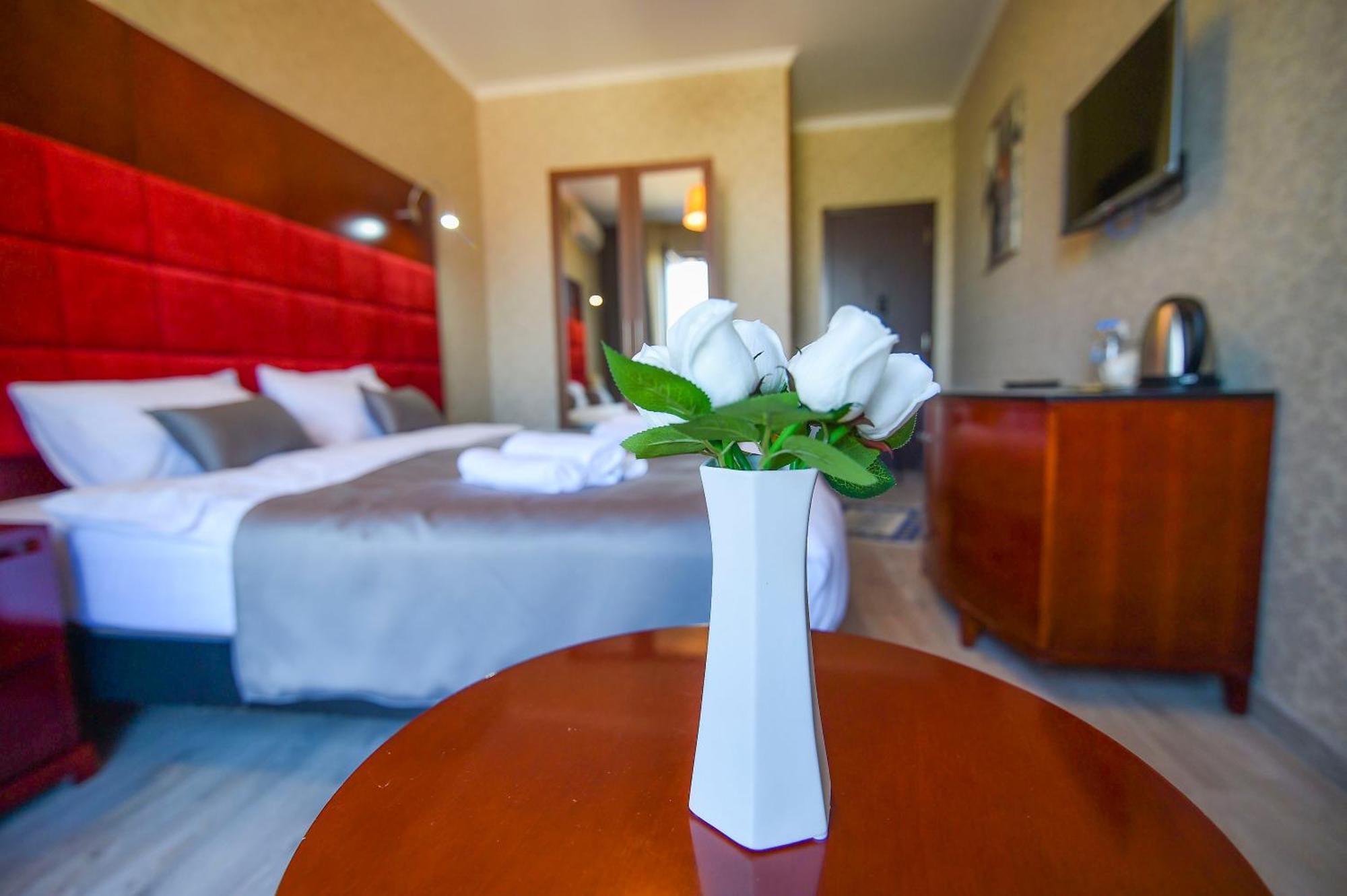 Kraveli Hotel Тбилиси Екстериор снимка