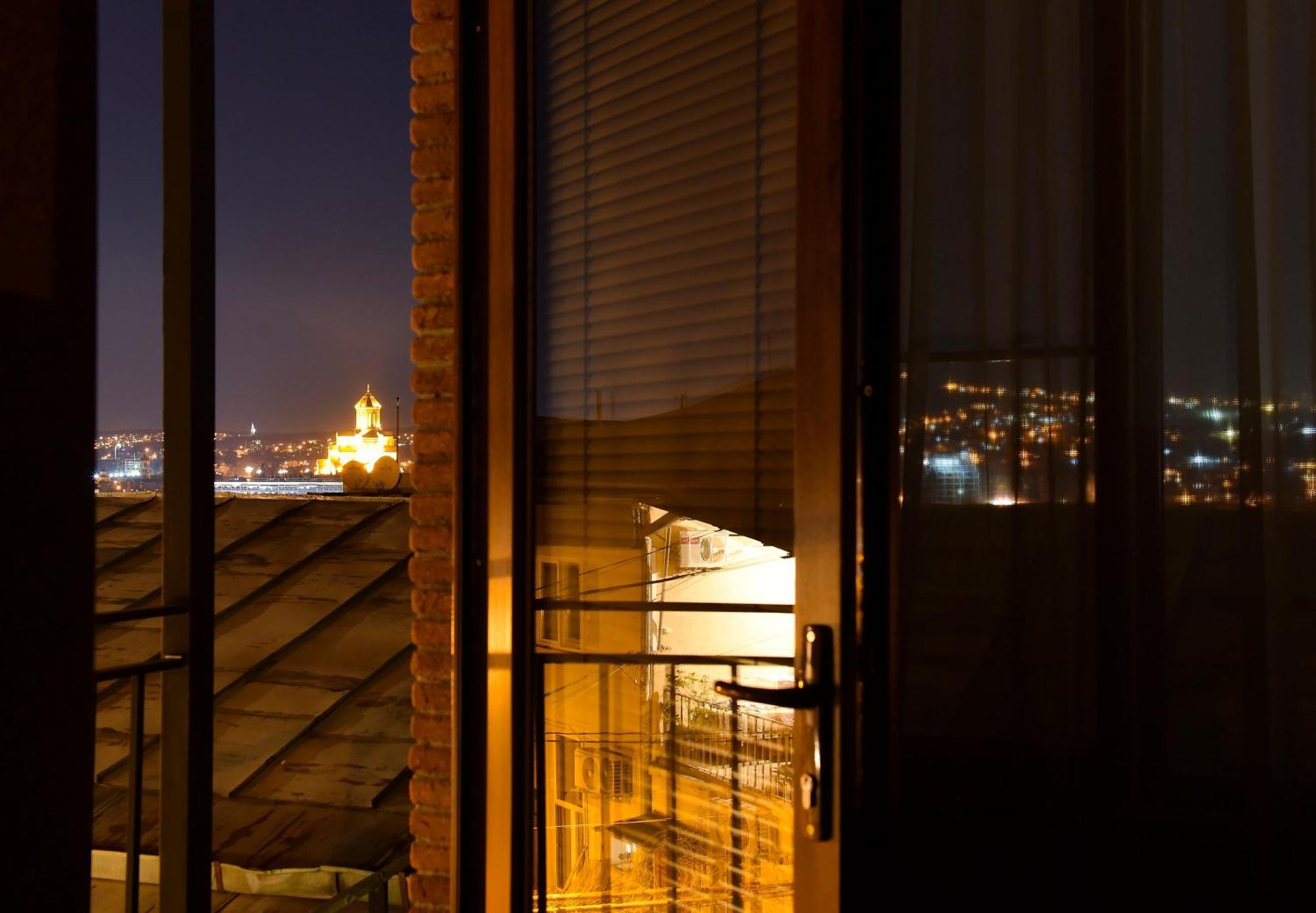 Kraveli Hotel Тбилиси Екстериор снимка