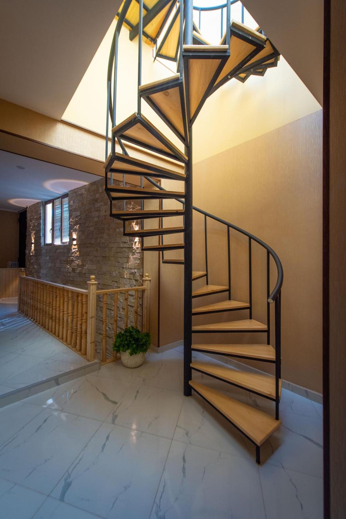 Kraveli Hotel Тбилиси Екстериор снимка