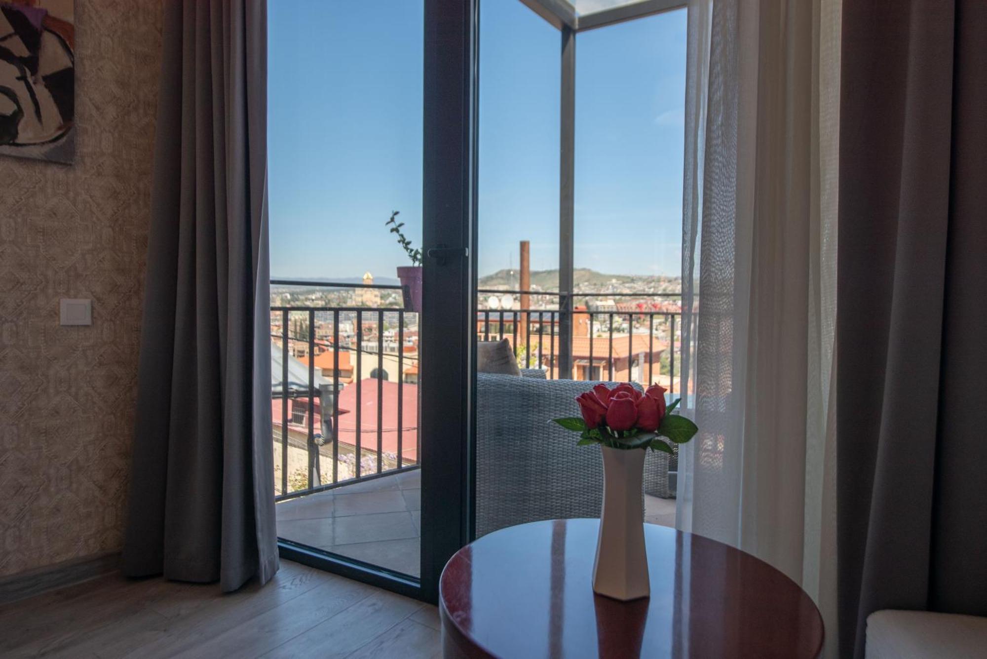 Kraveli Hotel Тбилиси Екстериор снимка
