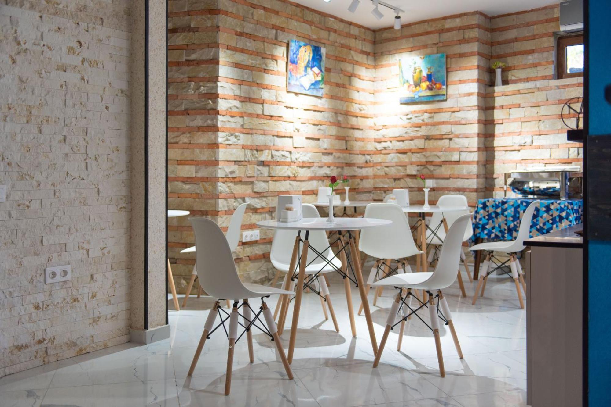 Kraveli Hotel Тбилиси Екстериор снимка