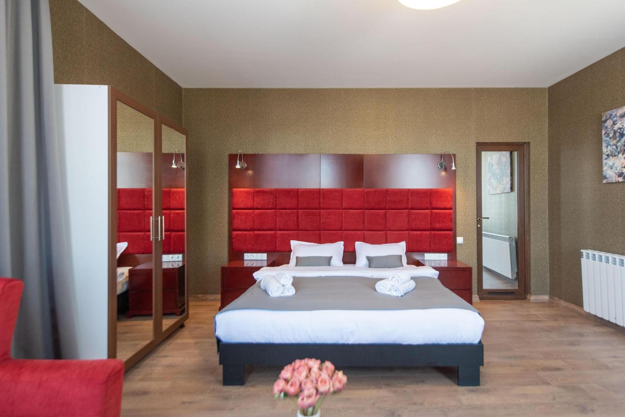 Kraveli Hotel Тбилиси Екстериор снимка
