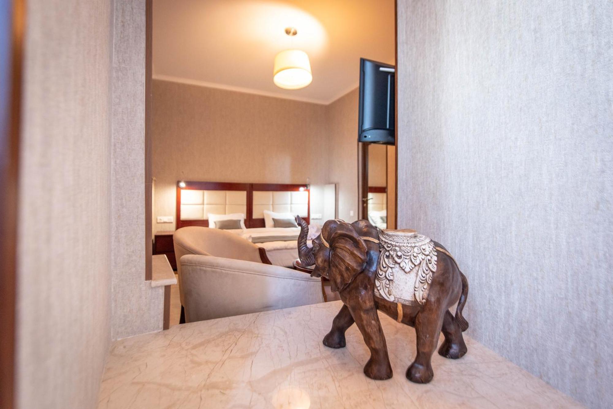 Kraveli Hotel Тбилиси Екстериор снимка