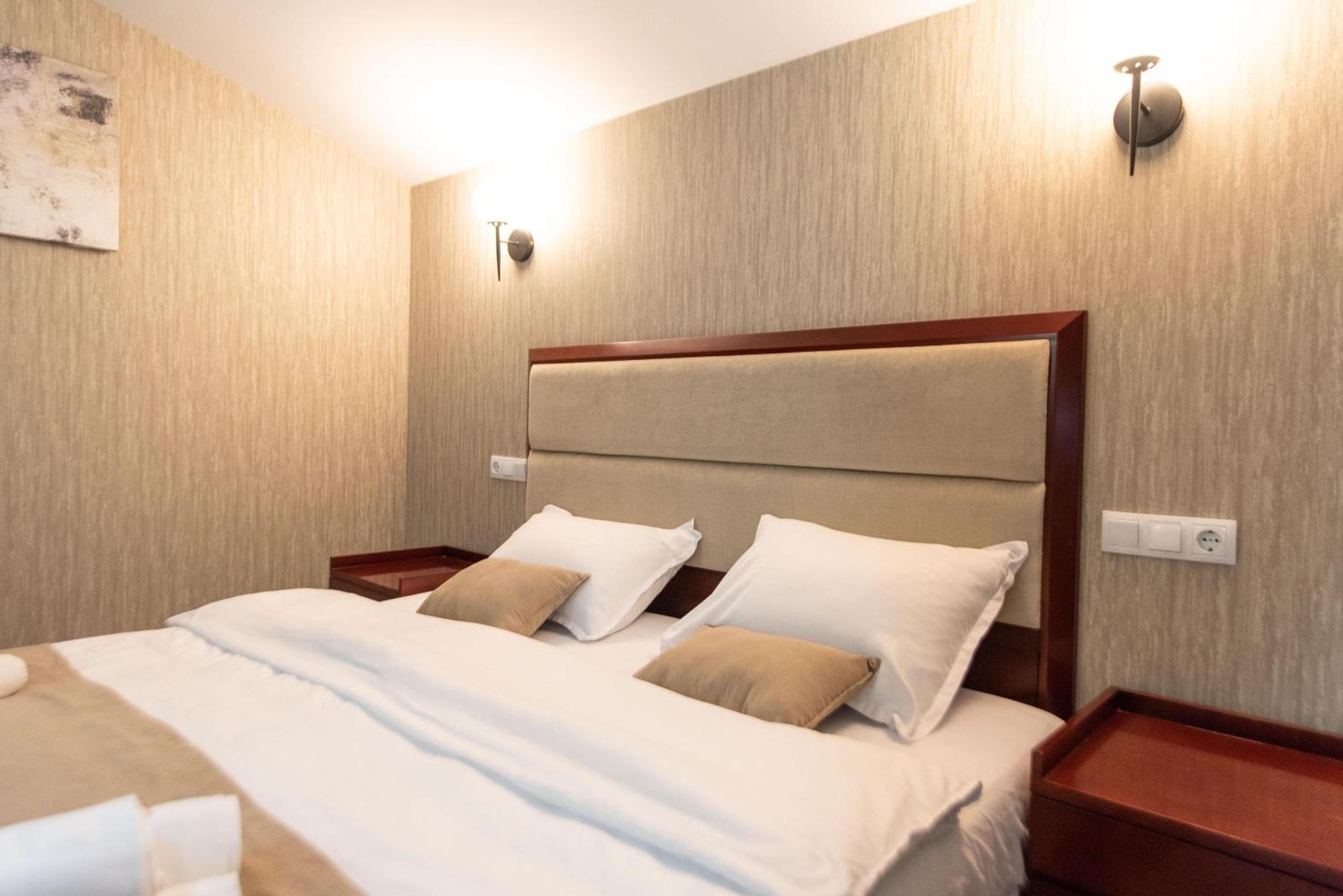 Kraveli Hotel Тбилиси Екстериор снимка