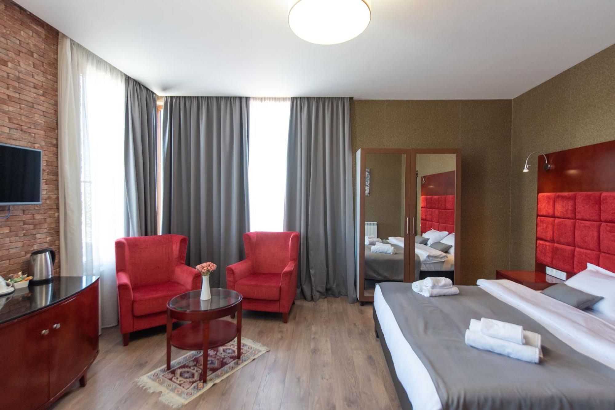Kraveli Hotel Тбилиси Екстериор снимка