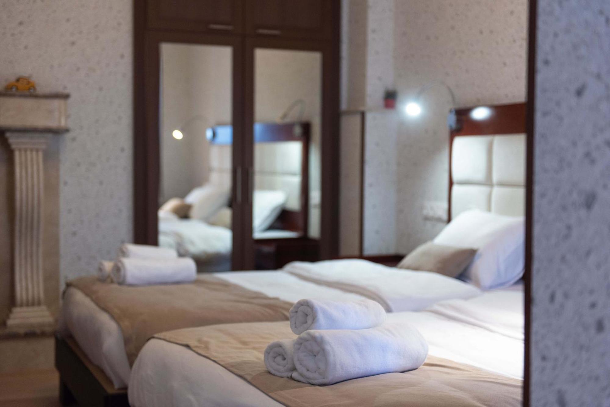 Kraveli Hotel Тбилиси Екстериор снимка