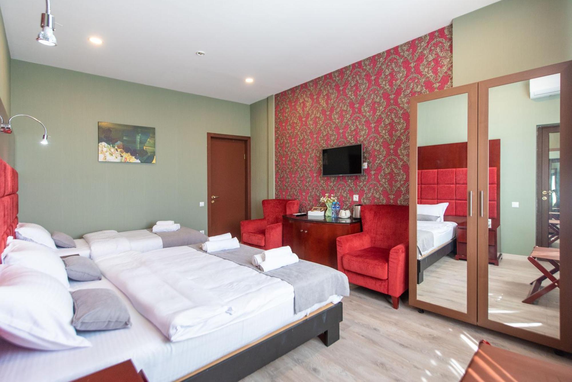 Kraveli Hotel Тбилиси Екстериор снимка