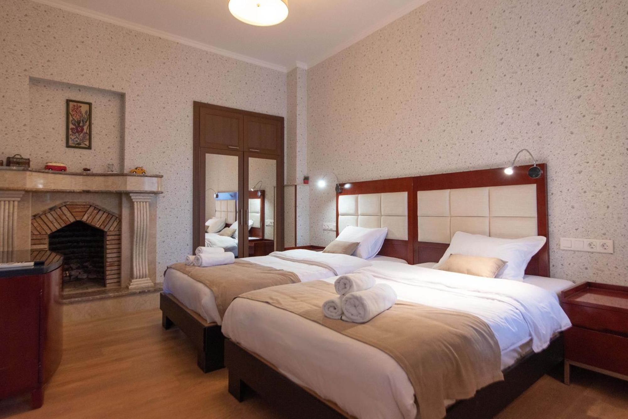 Kraveli Hotel Тбилиси Екстериор снимка