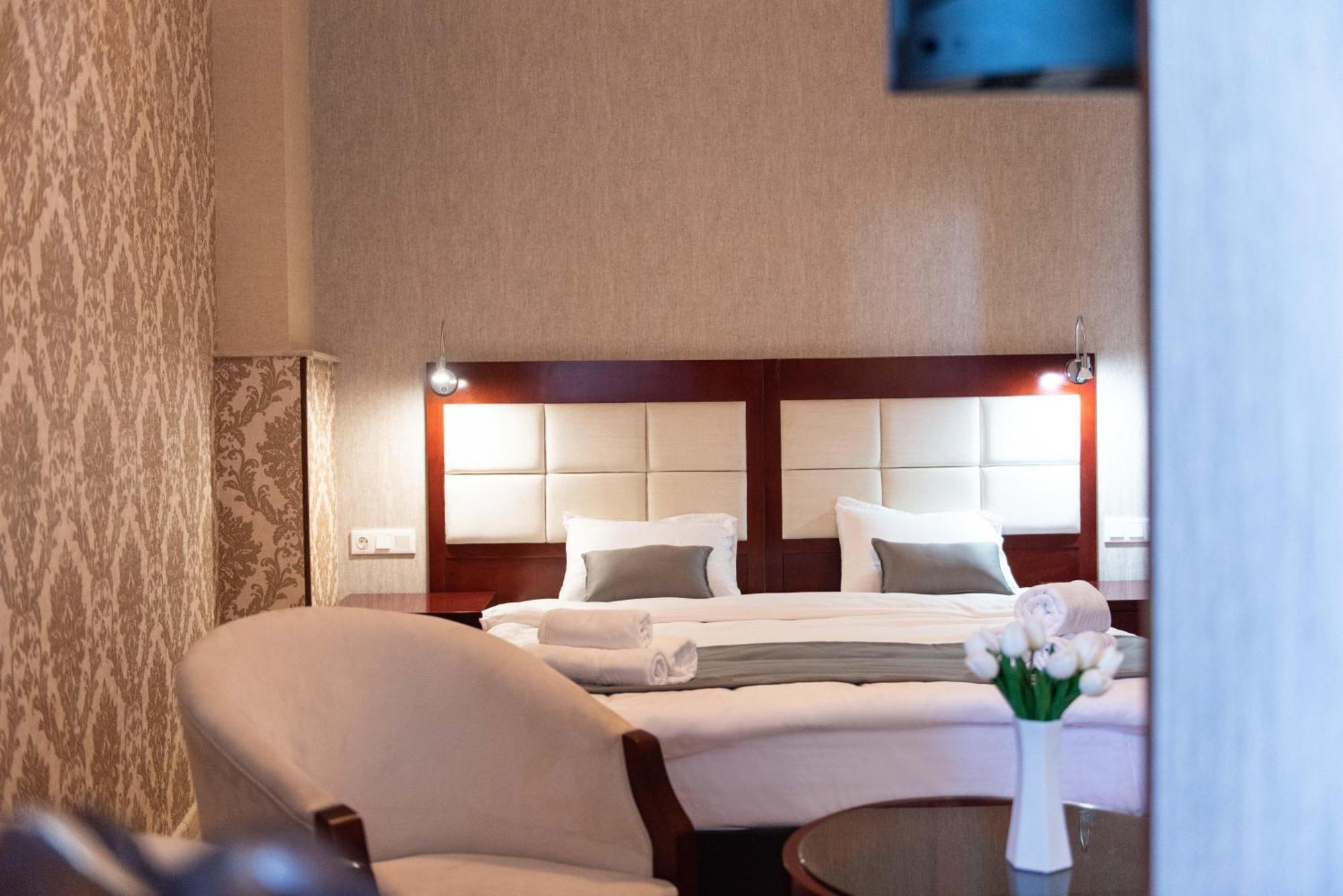 Kraveli Hotel Тбилиси Екстериор снимка