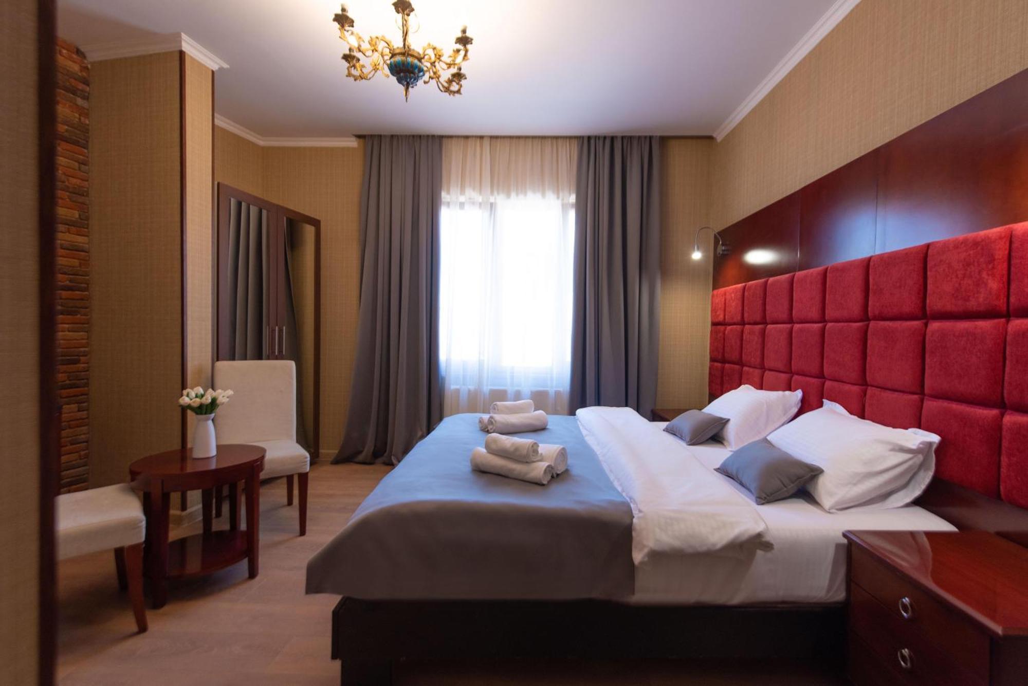 Kraveli Hotel Тбилиси Екстериор снимка