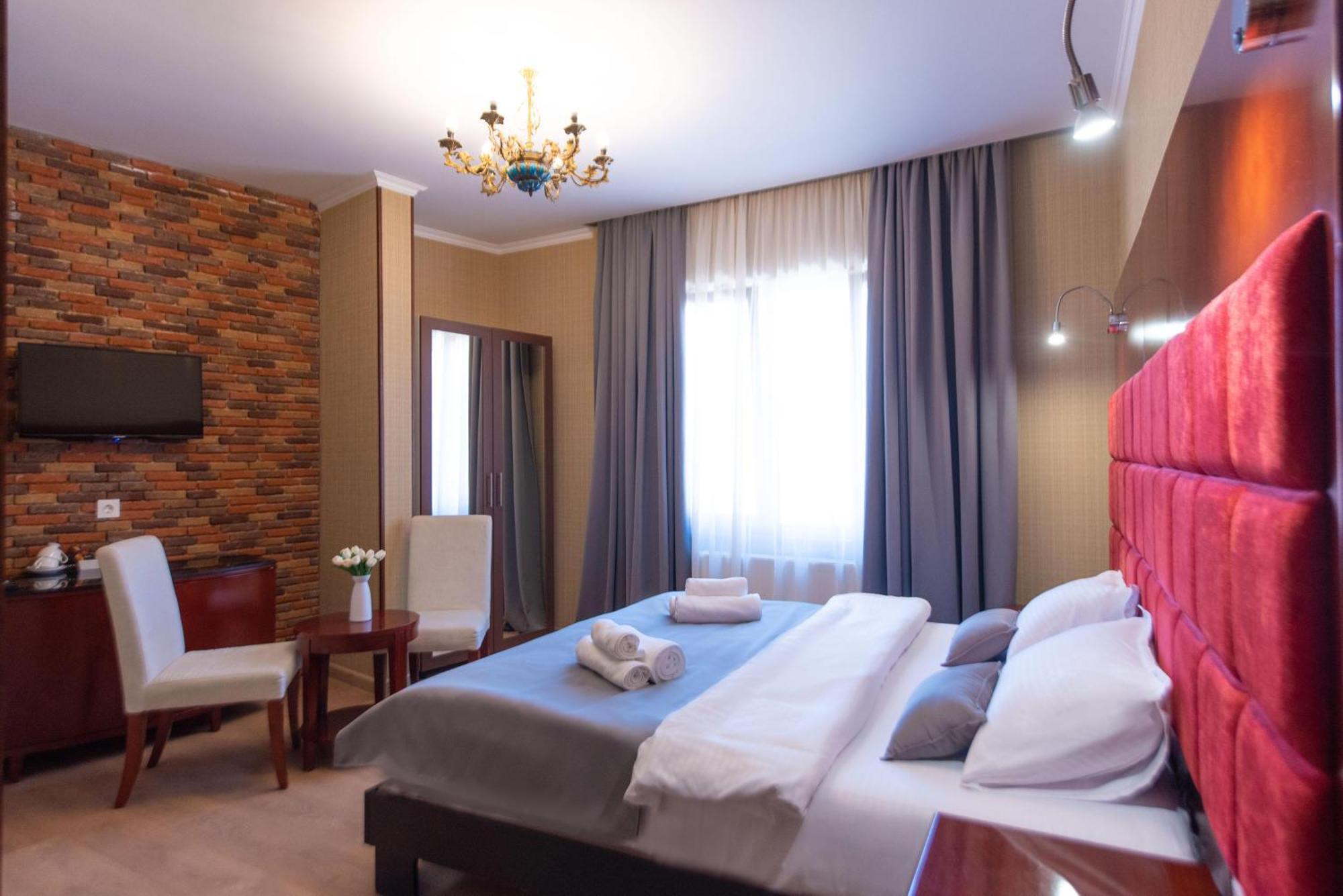 Kraveli Hotel Тбилиси Екстериор снимка