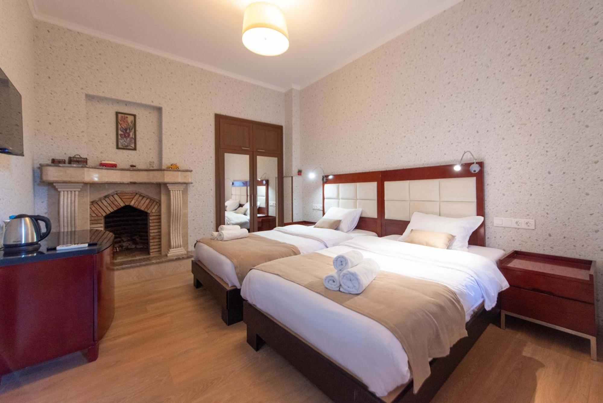 Kraveli Hotel Тбилиси Екстериор снимка